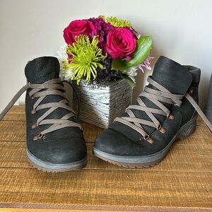 Women’s new merrell boots